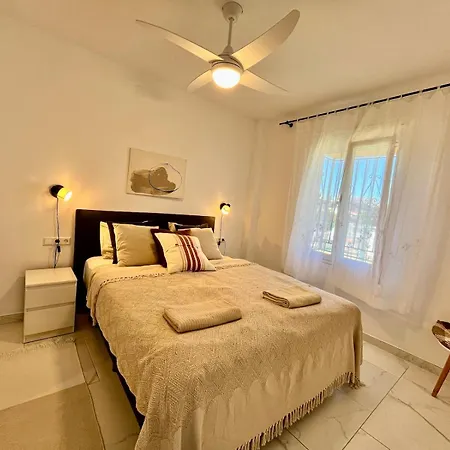 Apartment 2 Bedroom Walking Distance To The *