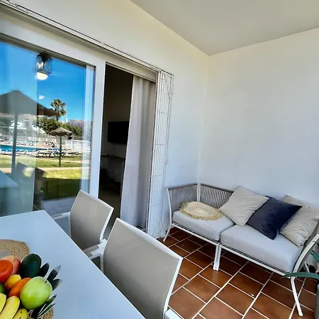 Apartment 2 Bedroom Walking Distance To The
