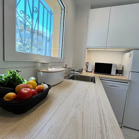 2 Bedroom Walking Distance To The *