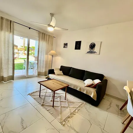 Apartment 2 Bedroom Walking Distance To The