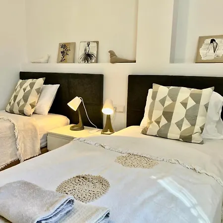 Apartment 2 Bedroom Walking Distance To The Sitio de Calahonda