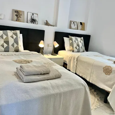 2 Bedroom Walking Distance To The * Sitio de Calahonda