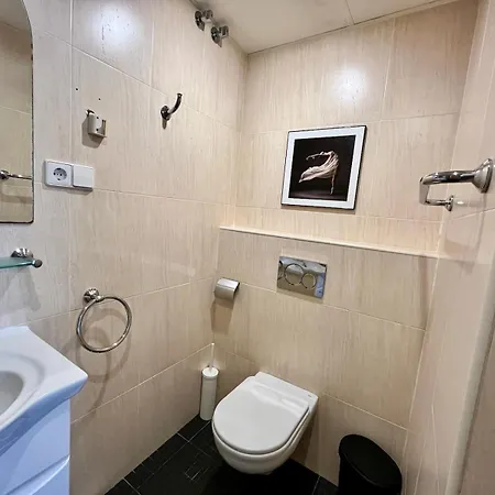 2 Bedroom Walking Distance To The Sitio de Calahonda