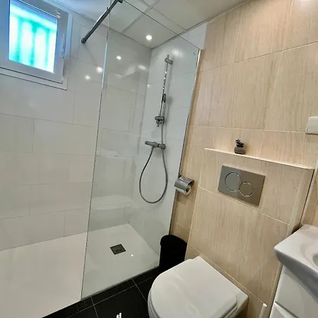 2 Bedroom Walking Distance To The * Sitio de Calahonda