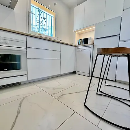2 Bedroom Walking Distance To The * Sitio de Calahonda