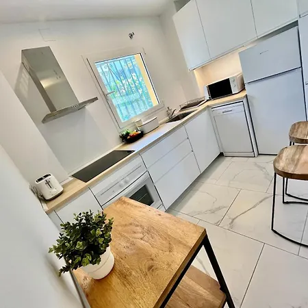 2 Bedroom Walking Distance To The